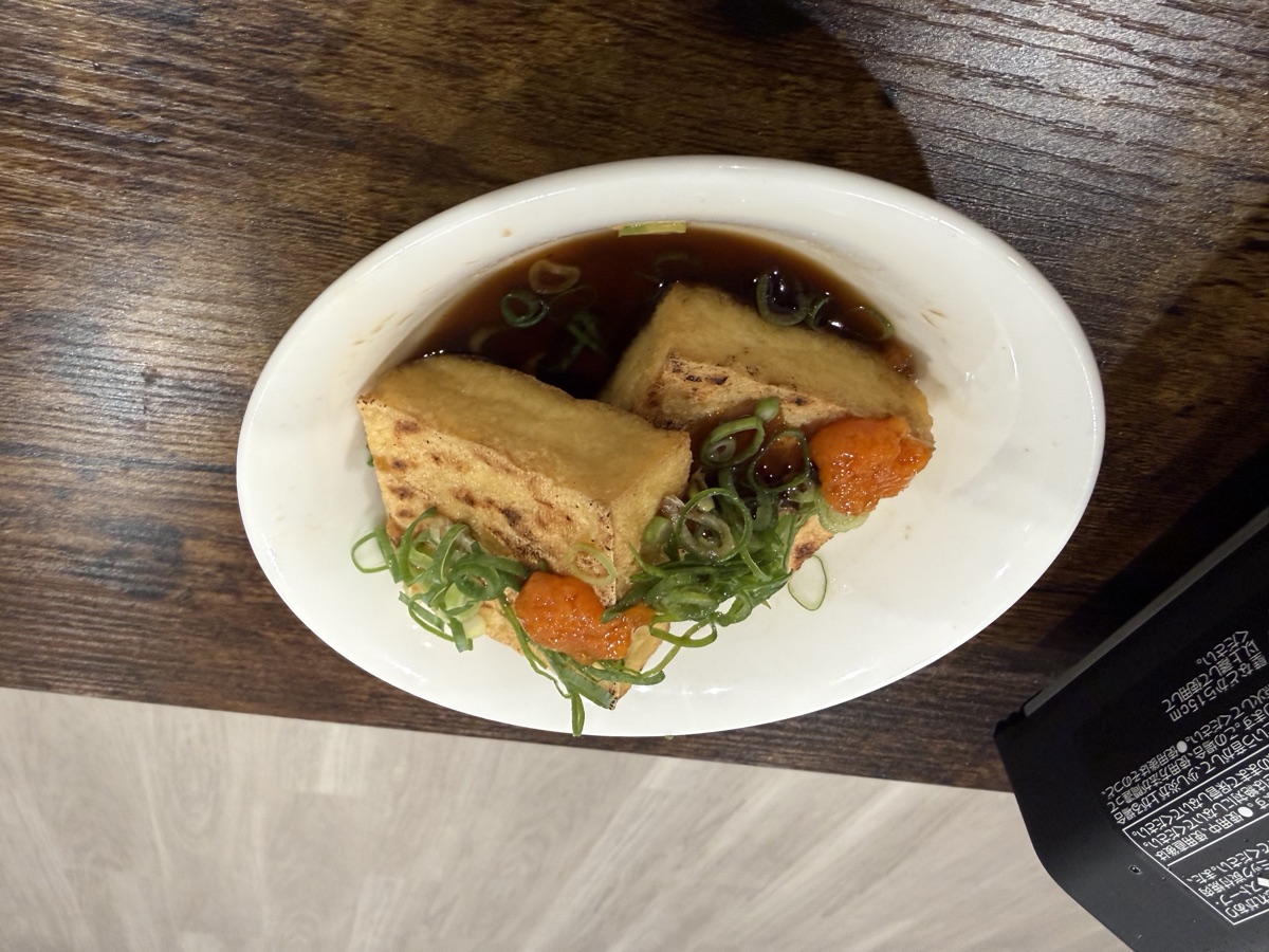こんがり焼いた厚揚げにポン酢と青ねぎ・もみじおろしをのせた副菜